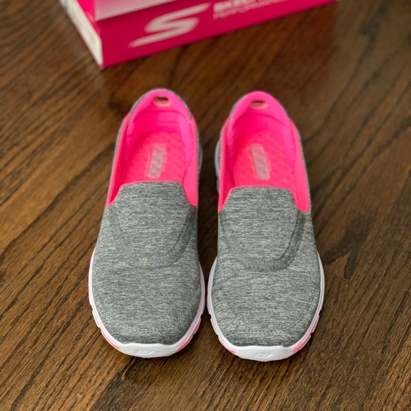 New Skechers Go Walk 3 Gray & Pink Girls Size 2 - Picture 3 of 12